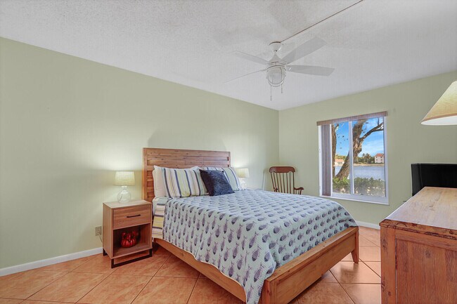 Building Photo - 4444 NE Ocean Blvd