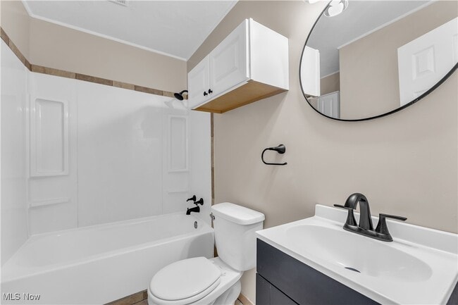 Building Photo - 11913 Buckingham Ave