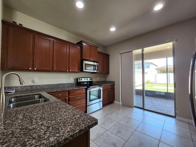 Building Photo - Gorgeous 4-Bedroom, 2.5-Bathroom Home in R...