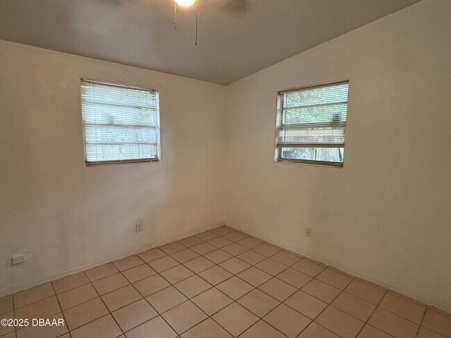 Building Photo - 724 Greenway Pl