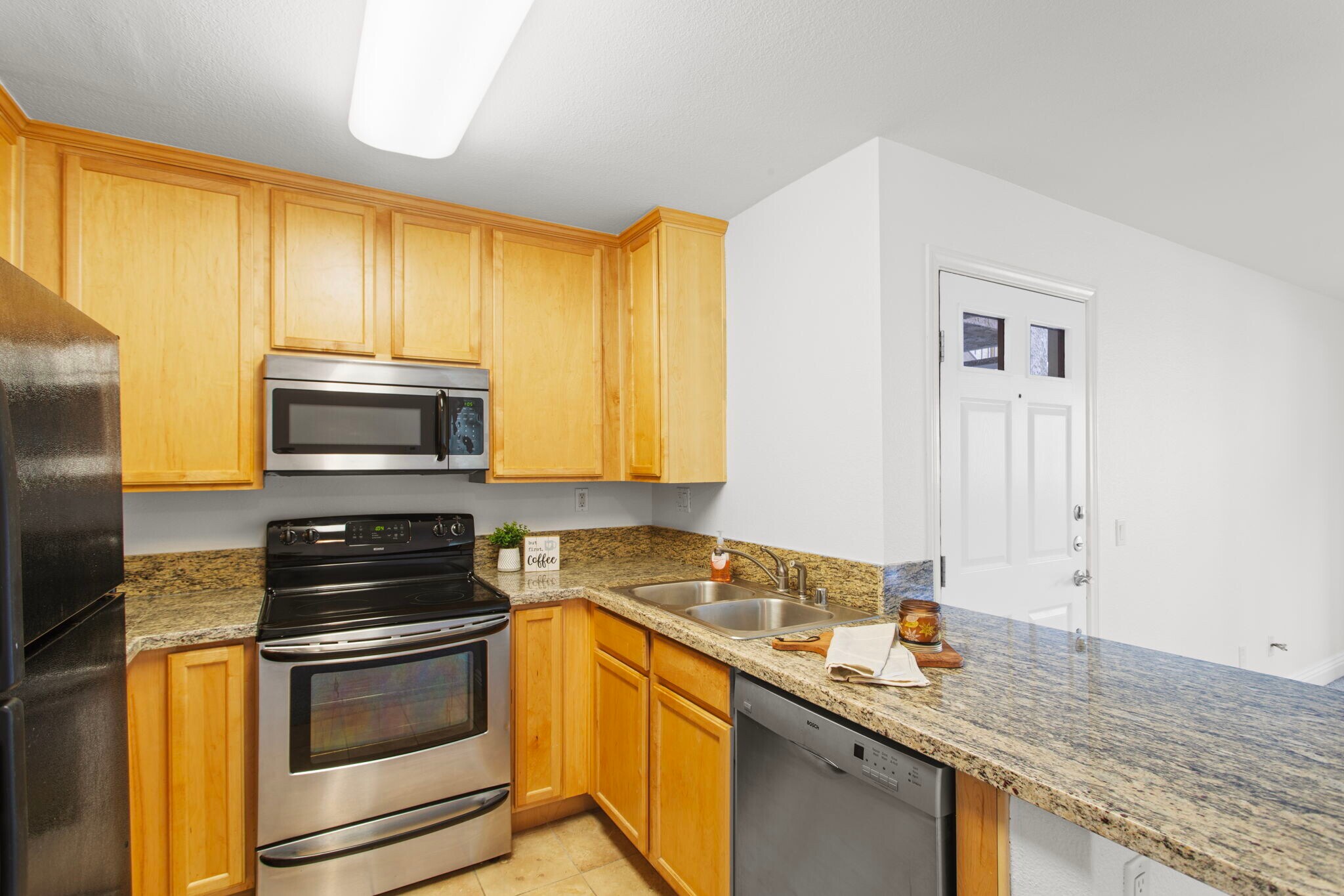 Kitchen - 2320 Del Mar Way