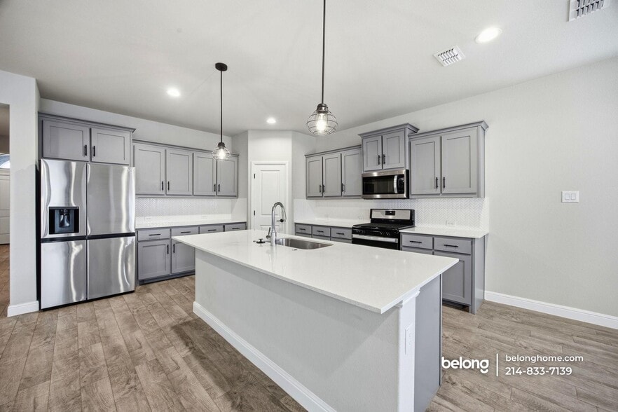 Building Photo - 1832 Chamaeleon Dr