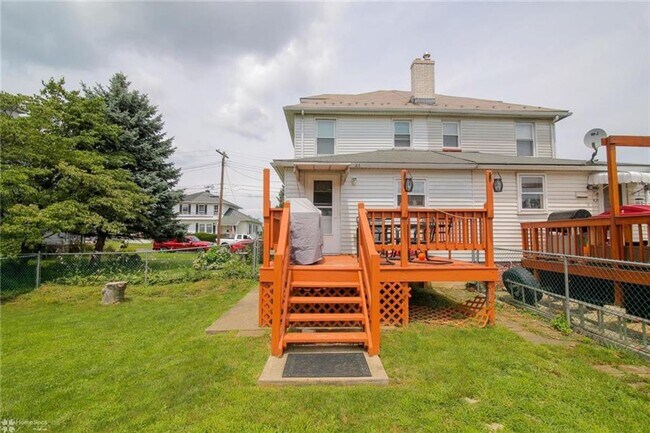 Building Photo - This adorable home is available for rent. This 2 bedroom property has bee renovated