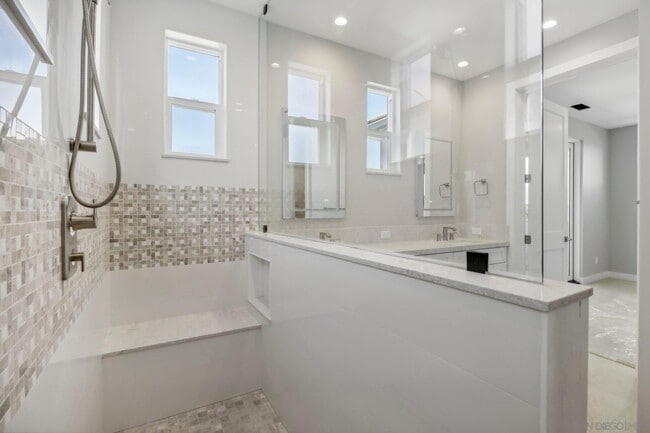 Building Photo - 2954 Copley Ave