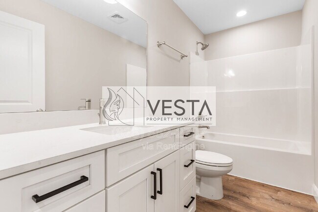 Building Photo - 16 Meadows Town Rd