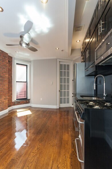 Primary Photo - 3 W 103rd St