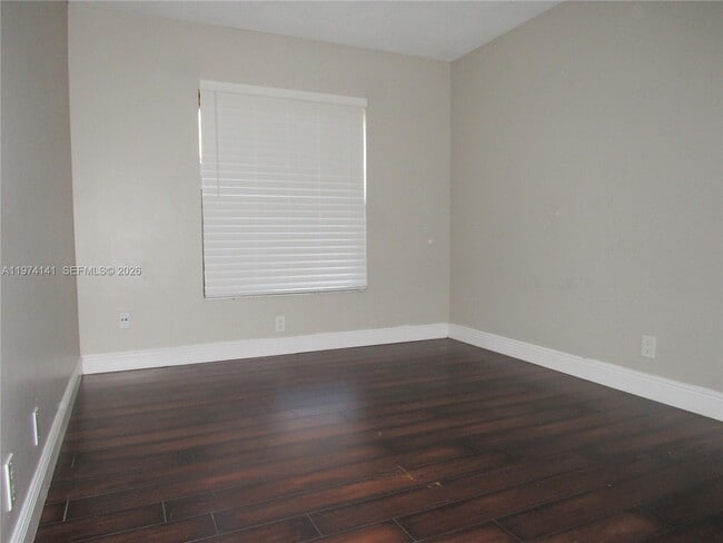 Building Photo - 233 Meadows Dr