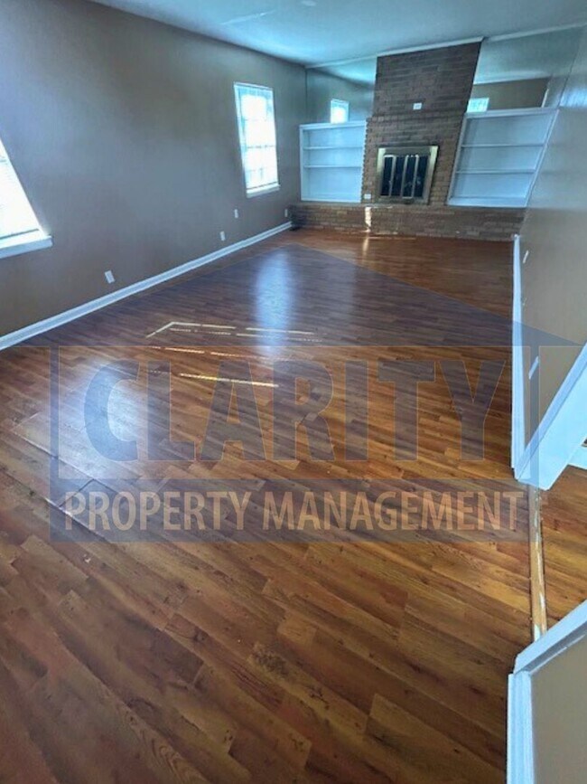 Building Photo - Large, four bedroom home in Chattanooga!