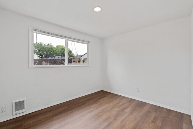 Building Photo - 10617 Addison St SW