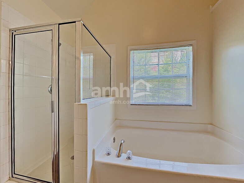 Building Photo - 383 Vine Mountain Way