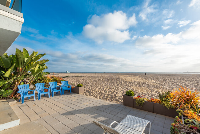 Building Photo - 6307 Ocean Front Walk