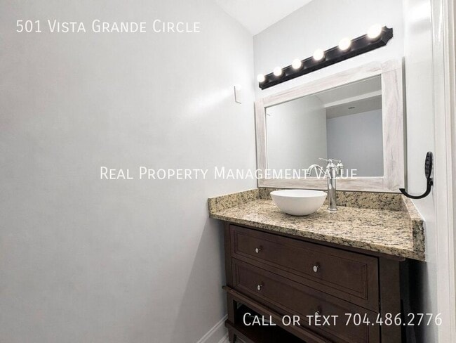 Building Photo - 501 Vista Grande Cir