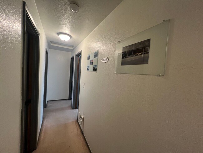 Building Photo - 1130 Hemlock Ct