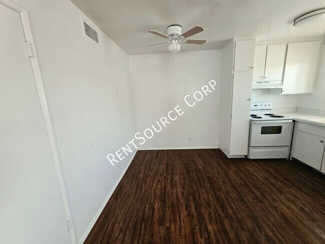 Building Photo - 38616 Larkin Ave