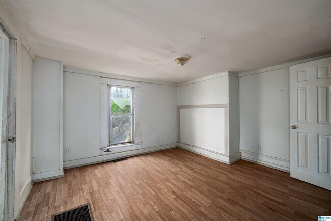 Building Photo - 1216 Waverly St