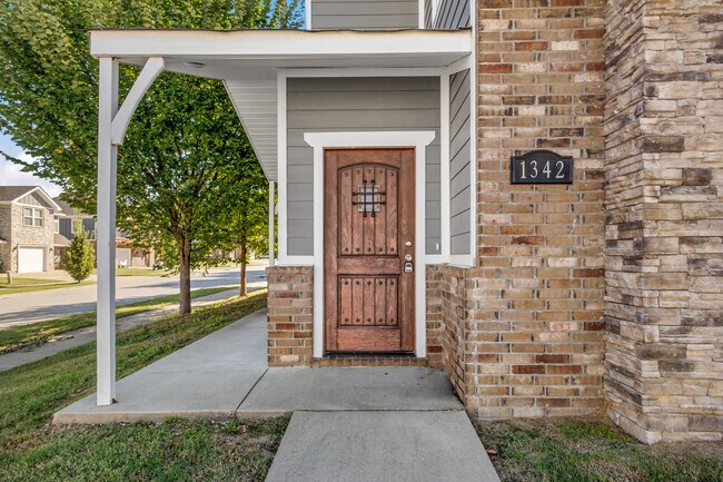 Building Photo - 1342 N Sicily Ln