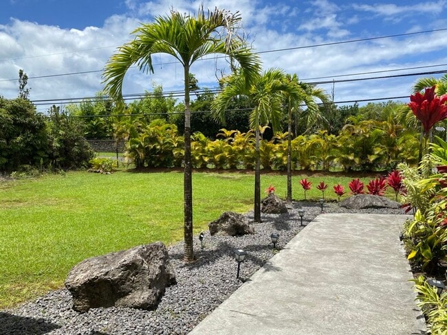 Building Photo - 3/2 Furnished & Pet Friendly-Hawaiian Paradise Park