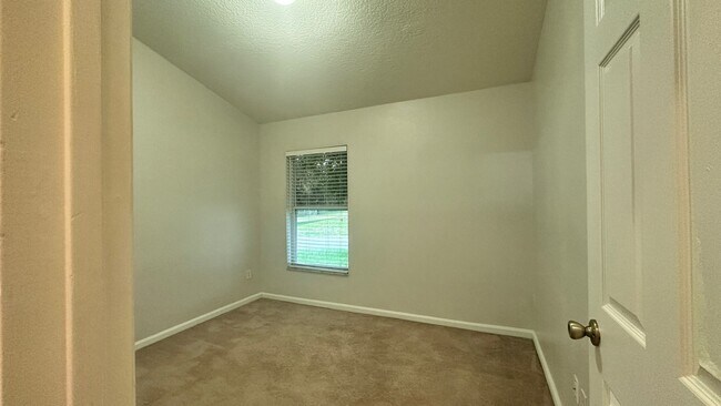 Building Photo - 1709 Pine Bay Dr