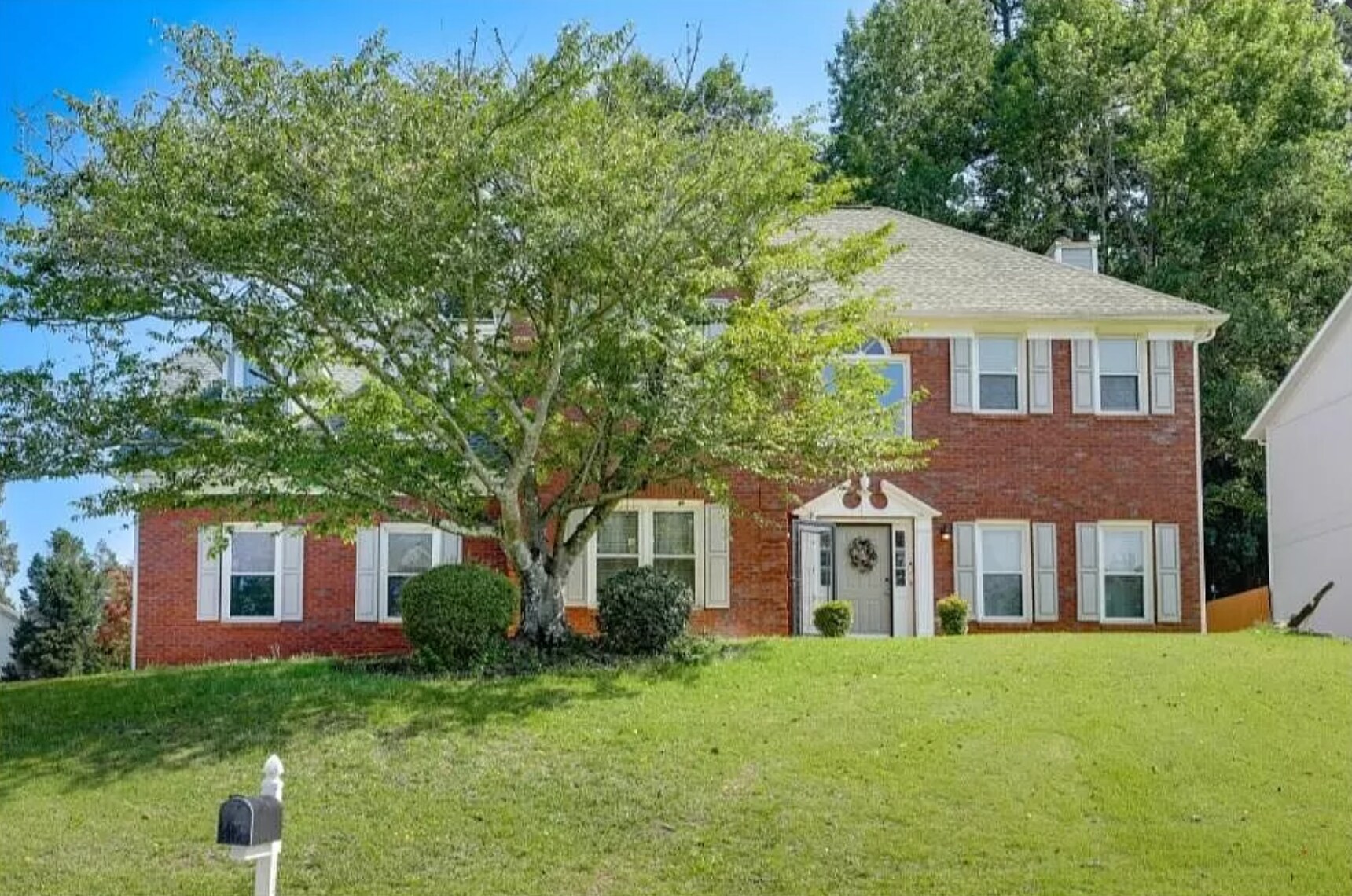 Building Photo - Room in Single Family Home on Woodstone Dr
