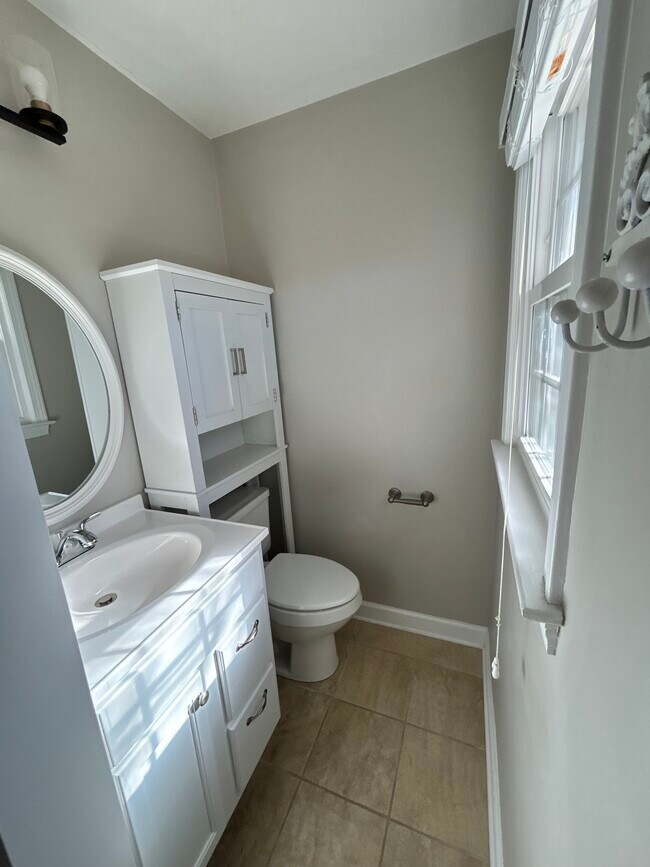 Building Photo - 208 Dalewood Dr