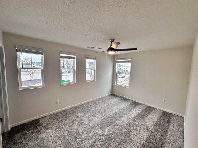 Building Photo - 1332 Red Tail Pl