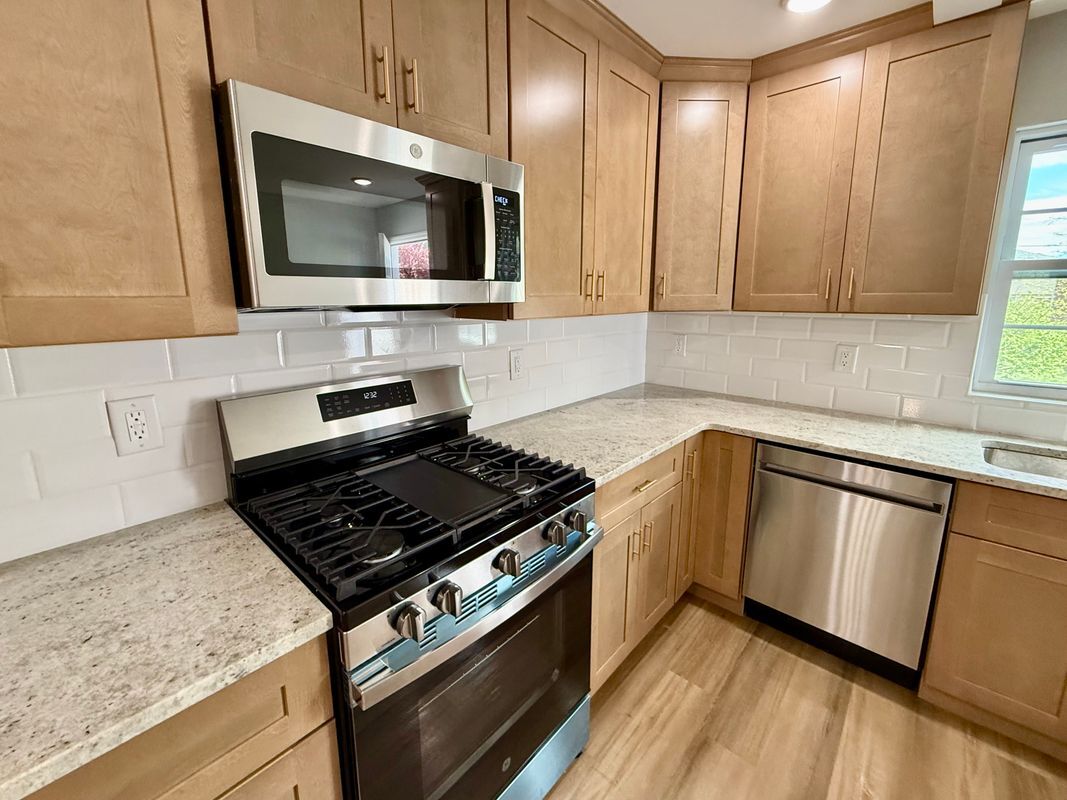 Building Photo - 13 Roosevelt Ave