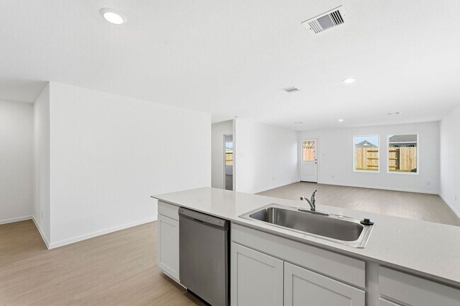 Building Photo - 2821 Cedar Dr