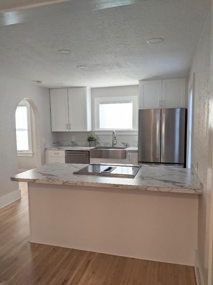 Building Photo - 1438 Kilbourn St