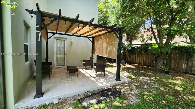 Building Photo - 343 NE 36th Terrace