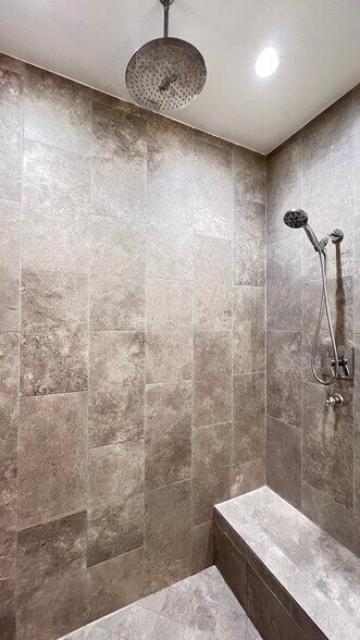 Building Photo - 17858 Sidwell St