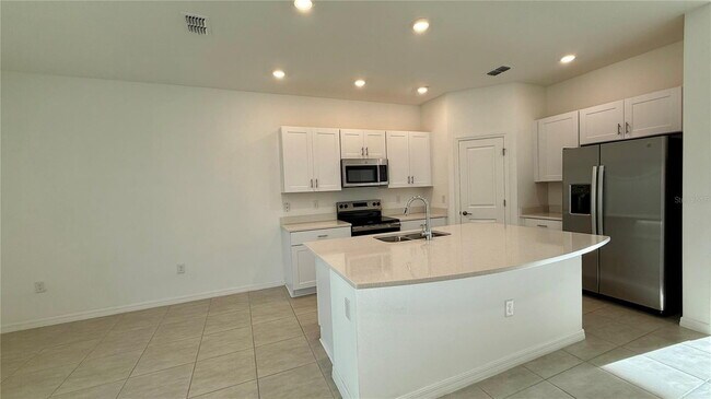 Building Photo - 3006 Canary Ave