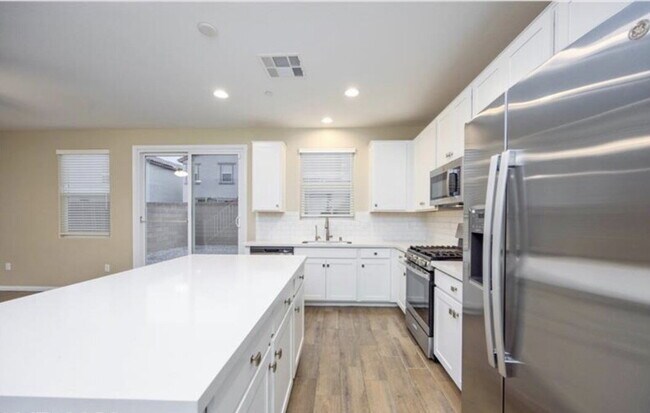Building Photo - HIVE FALL MOVE-IN SPECIAL: NEWER 2024 BUILD | GATED COMMUNITY | SOLAR INCLUDED
