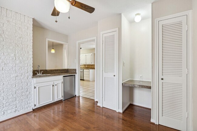 Building Photo - 9611 Meadowhill Dr