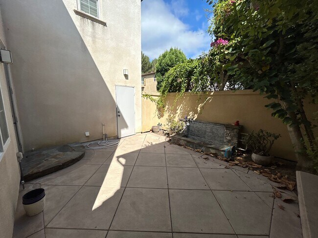 Building Photo - New! 3BD/2.5BA Two-Story Condo in Qual Hill Irvine! *MOVE-IN SPECIAL*