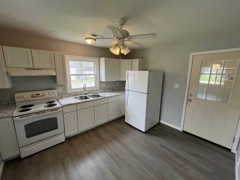 Building Photo - 703 E 28th St