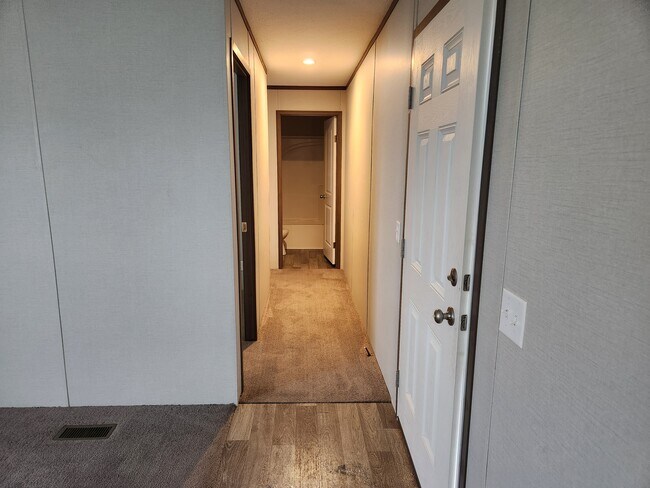 Building Photo - 543 Iowa