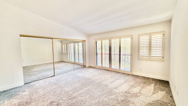 Building Photo - Beautifully Updated & Remodeled Townhome on the Pala Mesa Golf Course in Fallbrook!