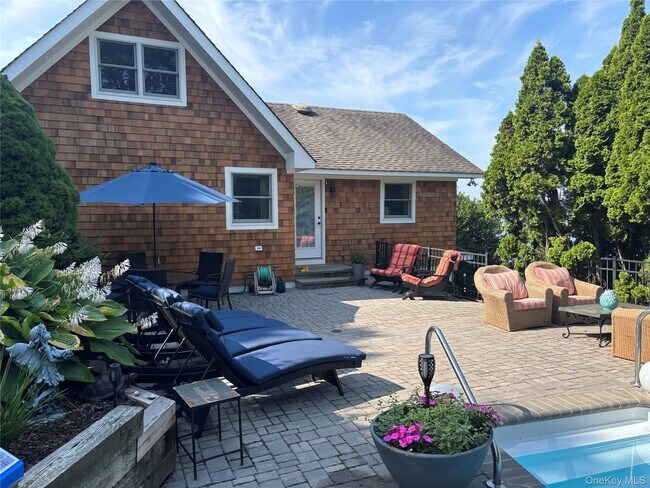 Building Photo - 2 W Hillover Rd