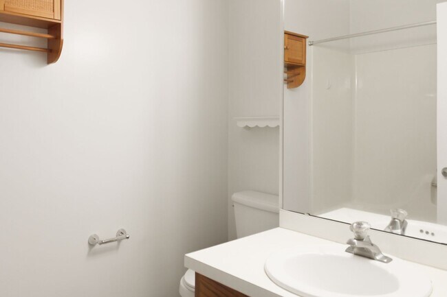 Building Photo - 124 Blithe Ct