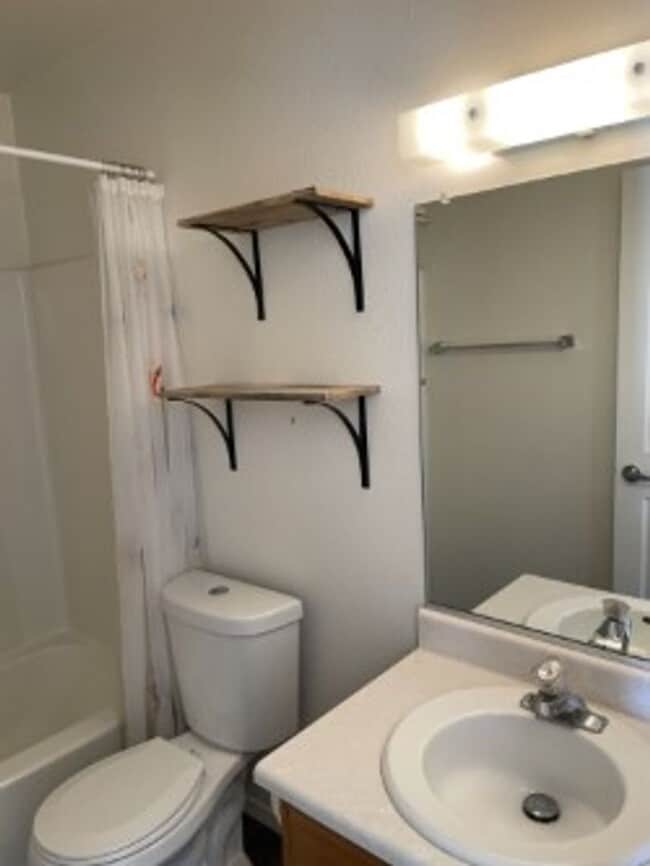Building Photo - 2444 Hummingbird Ln