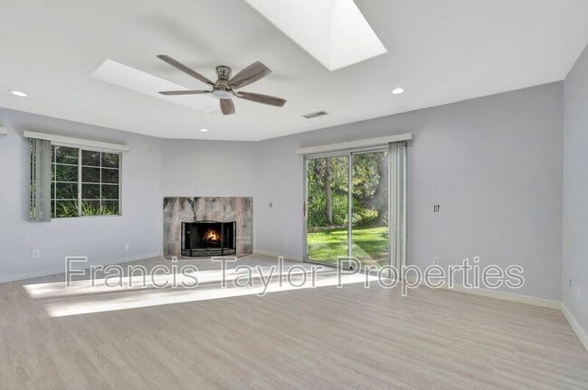 Building Photo - 16303 Avenida Florencia