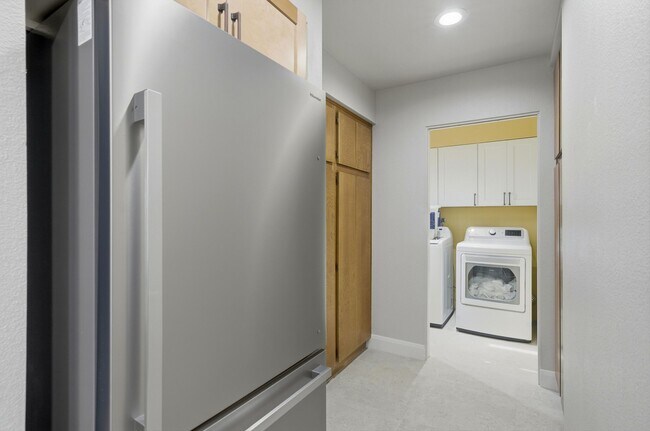 Building Photo - 436 Sunningdale Dr