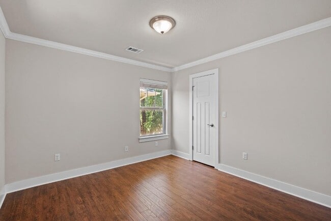 Building Photo - 11229 Avery Station Loop