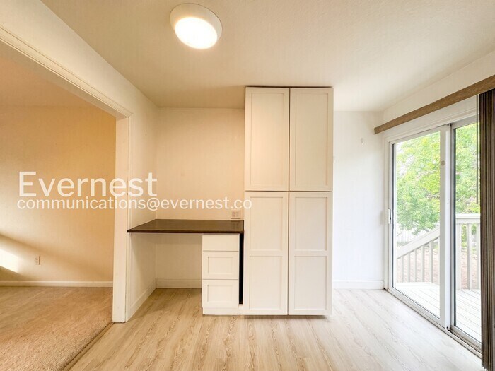Building Photo - 9225 Clermont Dr