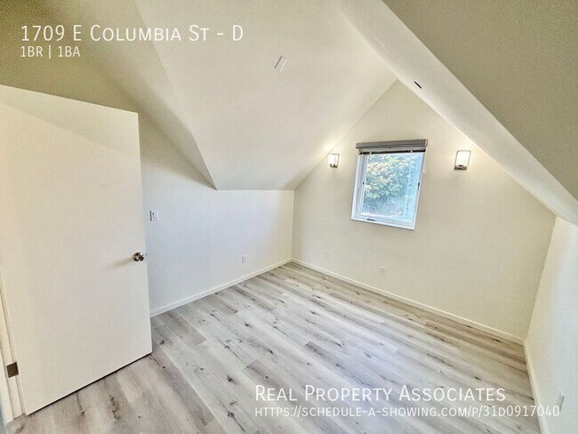 Building Photo - 1709 E Columbia St