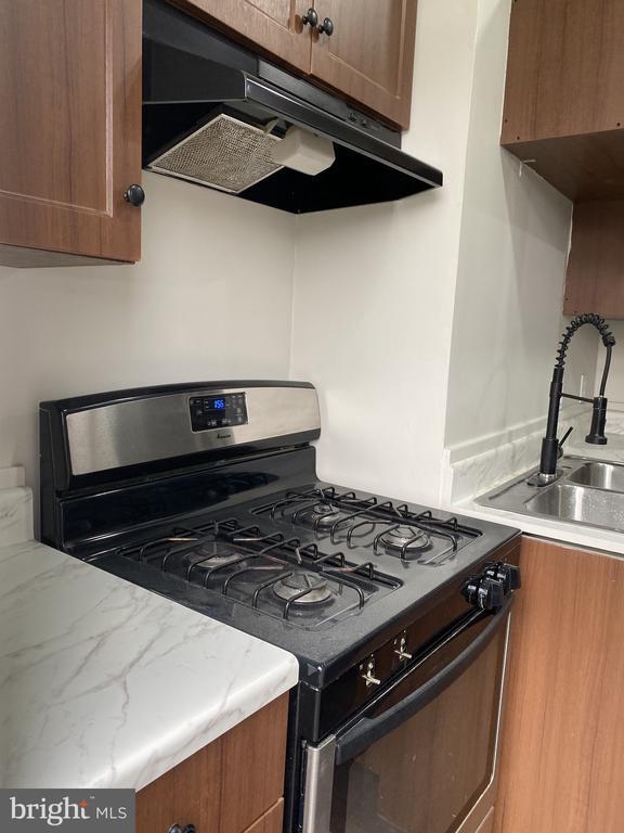 Building Photo - 508 S Prince St