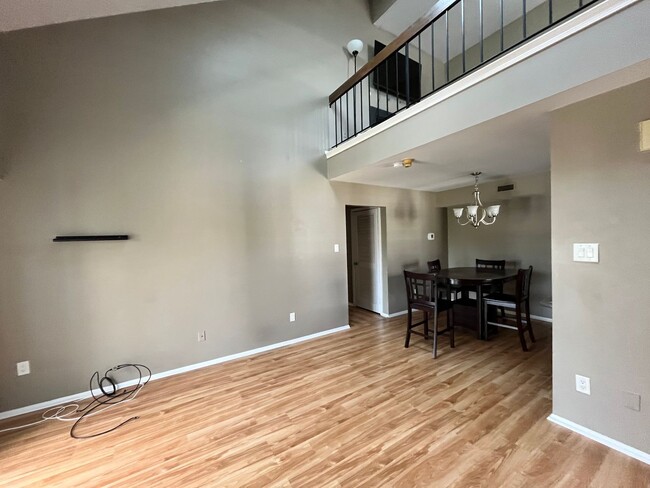 Building Photo - 2 bedroom condo in Newtown Grant