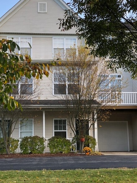 Front of Unit - 1214 Chapman Ln