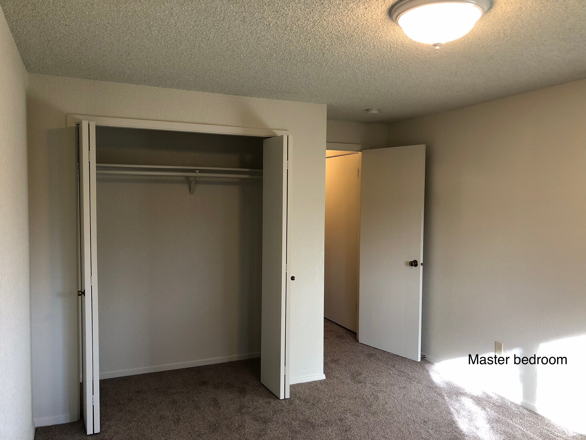 Building Photo - 583 Amanita St