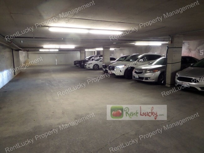 Building Photo - GORGEOUS & LARGE 1-Bedroom Unit w/Office N...